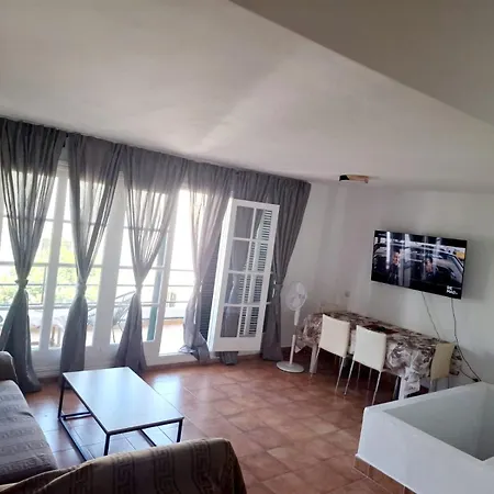Apartament 2br & Pool & Terrace & Walk To *