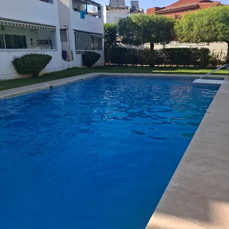 Apartament 2br & Pool & Terrace & Walk To