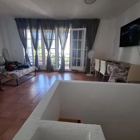 2br & Pool & Terrace & Walk To